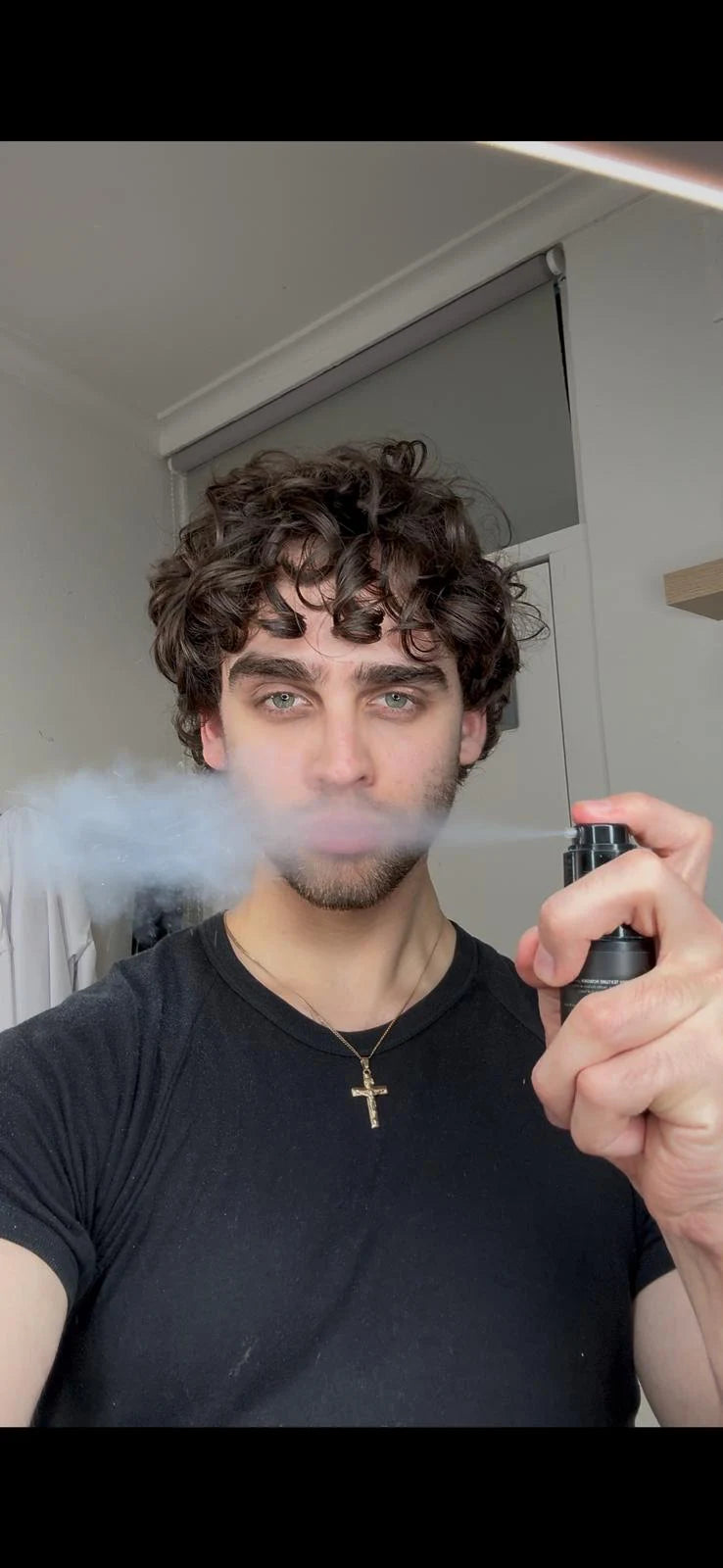 Applying 2Fresh Texture Powder with the precision pump
