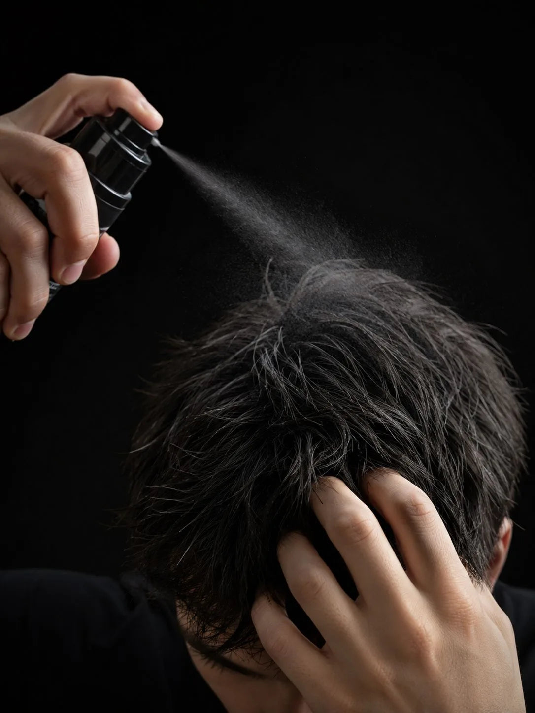 Spraying 2Fresh Texture Powder into dry hair